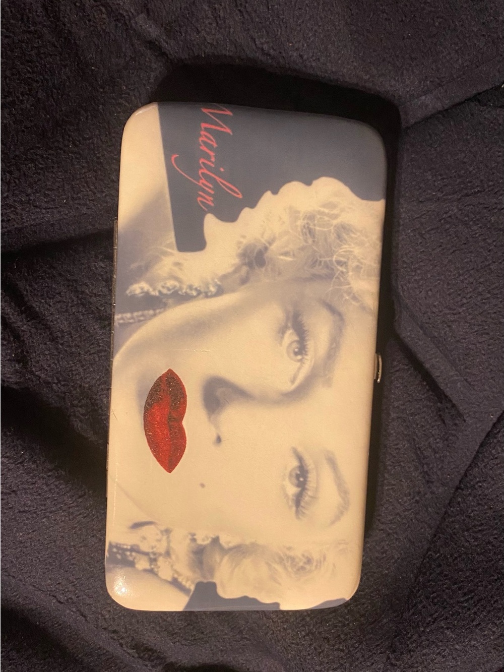 Women's Graphic Clutch Wallet - Red Accent